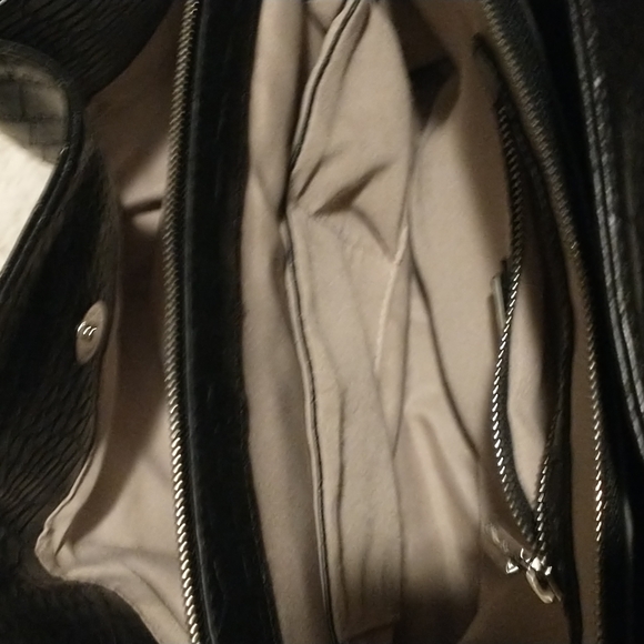 Zingara faux leather pebbled bag with lots of storage - Picture 8 of 16